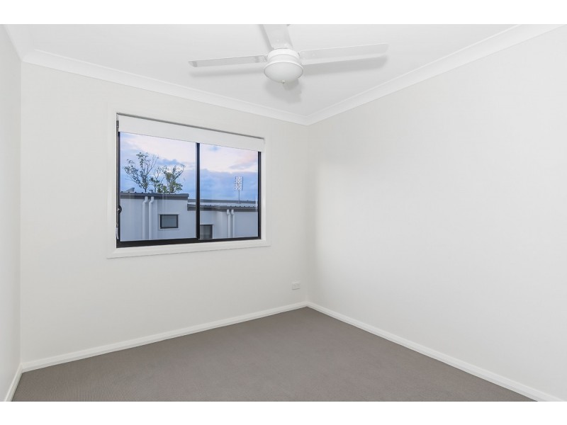 1/262/8 Banksia Road, Coomera QLD 4209