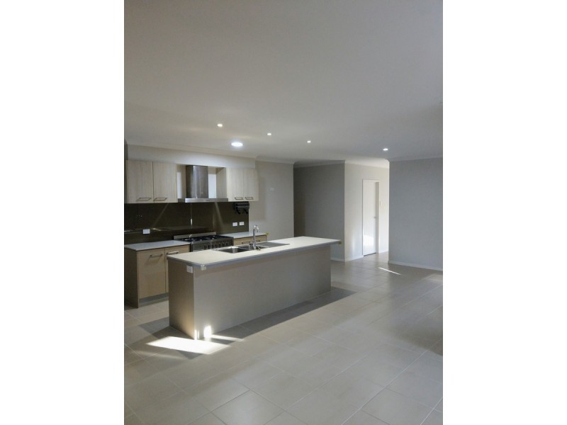 14 Hollanders Crescent, Ormeau QLD 4208