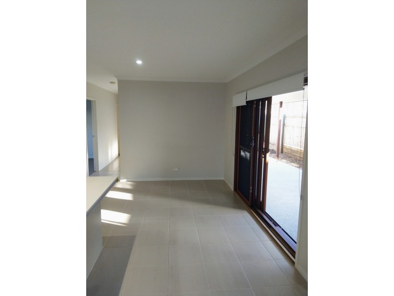 14 Hollanders Crescent, Ormeau QLD 4208