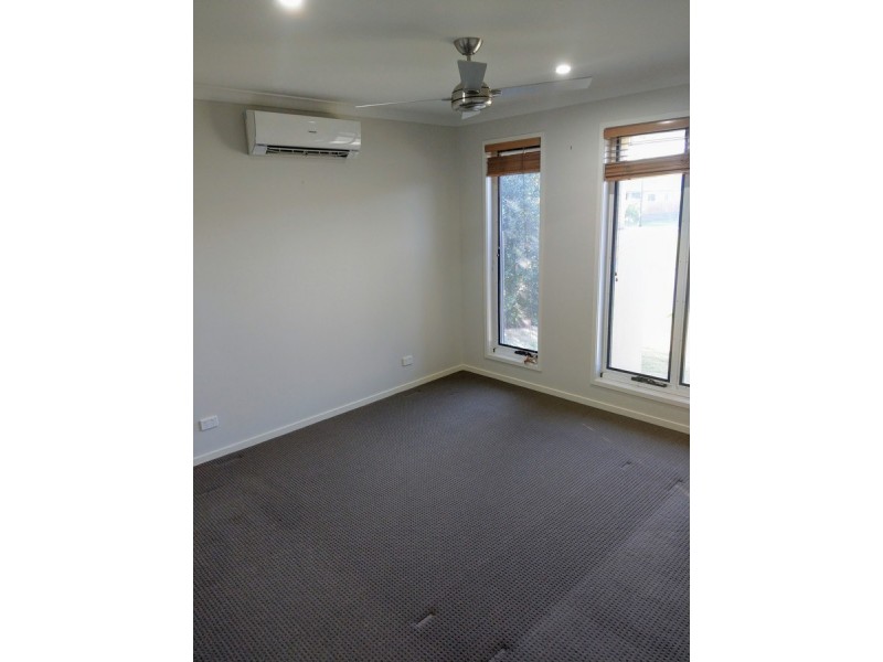 14 Hollanders Crescent, Ormeau QLD 4208