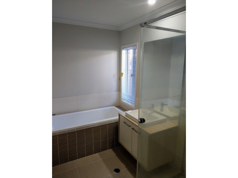 14 Hollanders Crescent, Ormeau QLD 4208