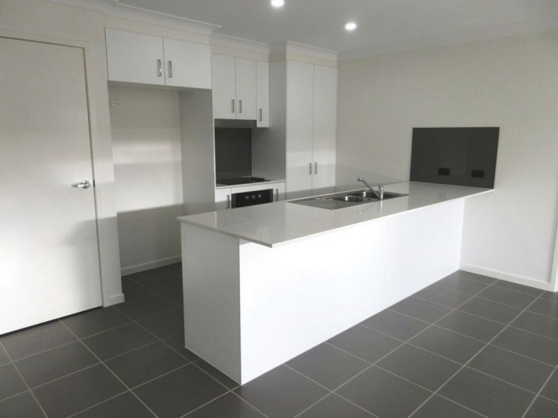 1/64 Milbrook Crescent, Pimpama QLD 4209