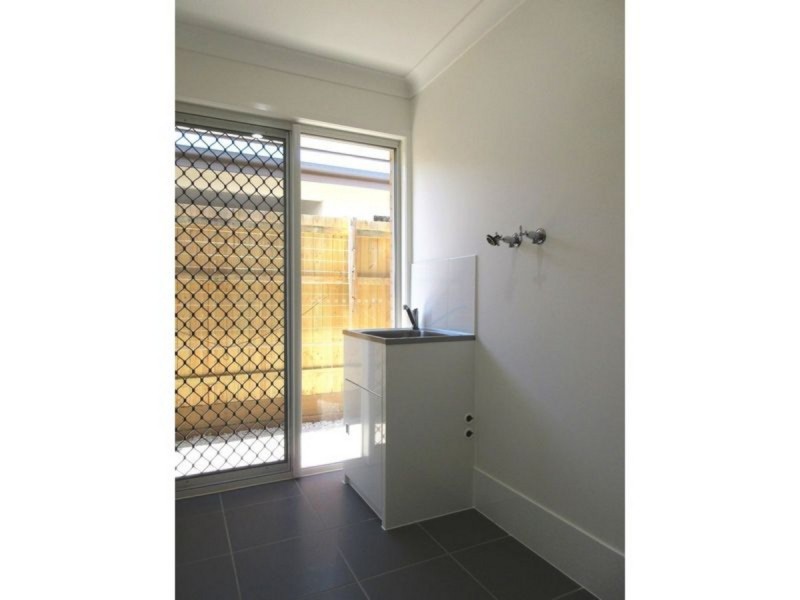 1/64 Milbrook Crescent, Pimpama QLD 4209