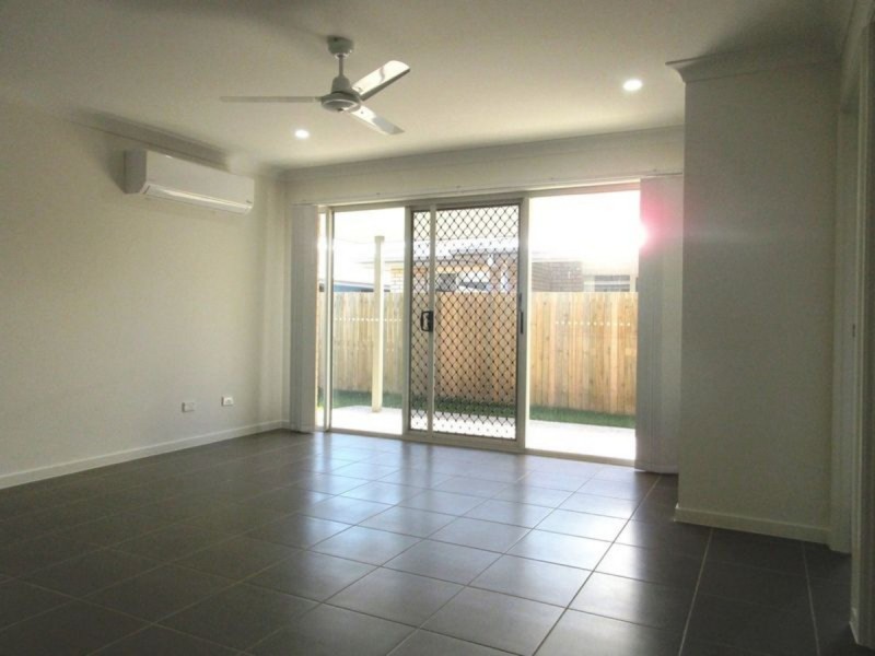 1/64 Milbrook Crescent, Pimpama QLD 4209