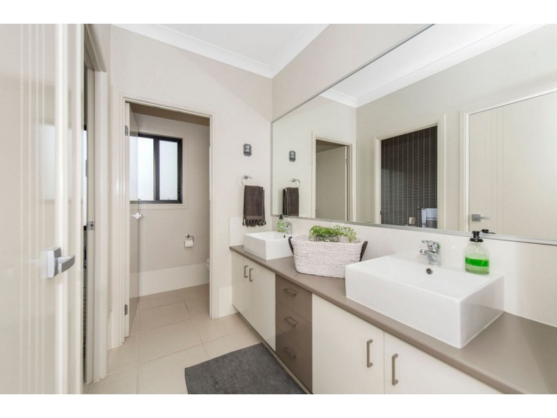 27 Garawarra Crescent, Upper Coomera QLD 4209