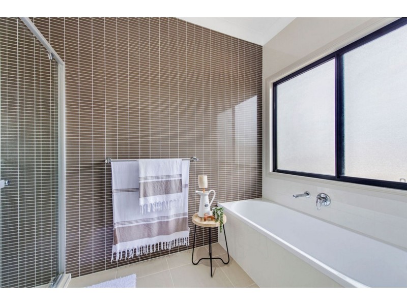 27 Garawarra Crescent, Upper Coomera QLD 4209