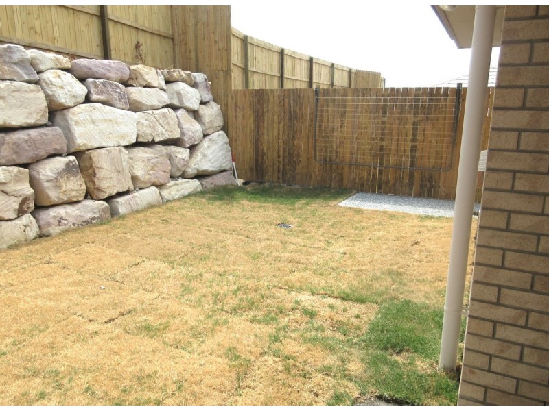 2/16 Hazel Street, Pimpama QLD 4209