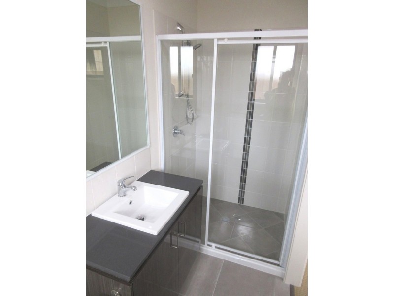 2/16 Hazel Street, Pimpama QLD 4209