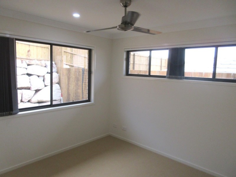 2/16 Hazel Street, Pimpama QLD 4209