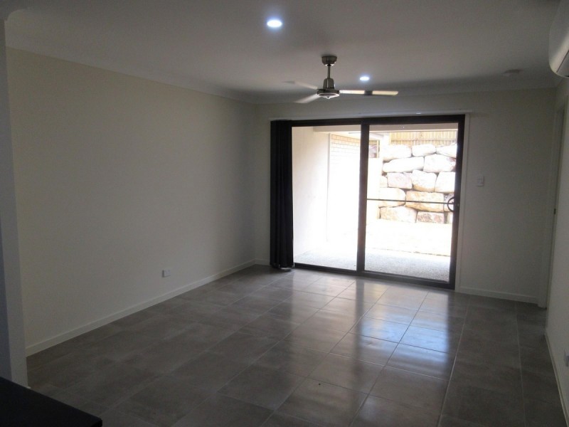 2/16 Hazel Street, Pimpama QLD 4209