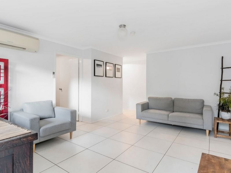 2/11 Academy Street, Oxenford QLD 4210