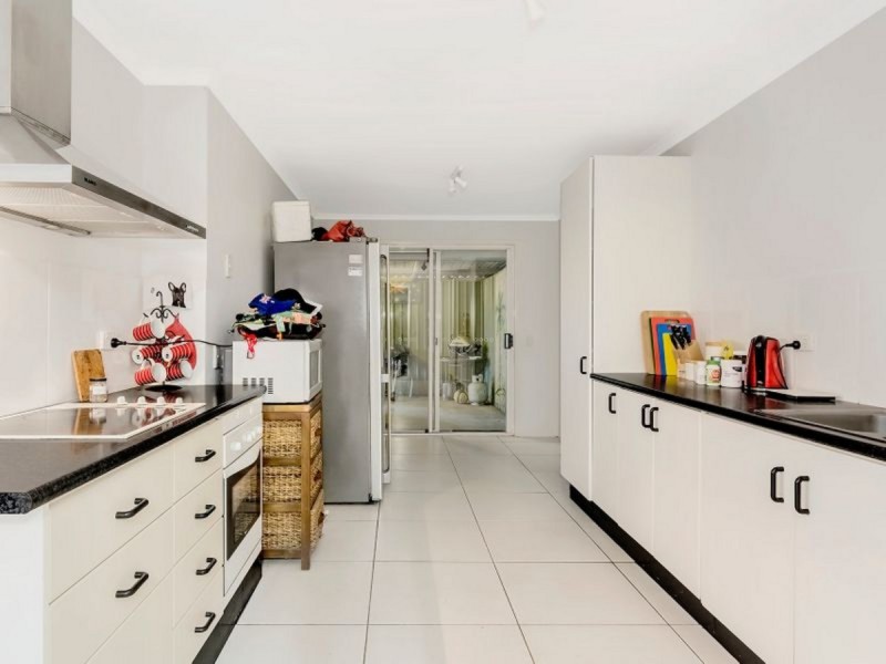 2/11 Academy Street, Oxenford QLD 4210