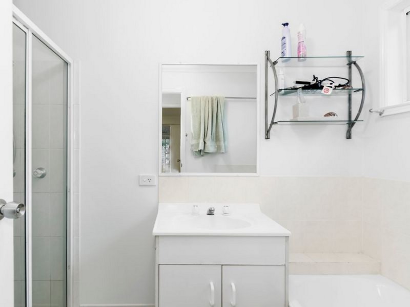 2/11 Academy Street, Oxenford QLD 4210