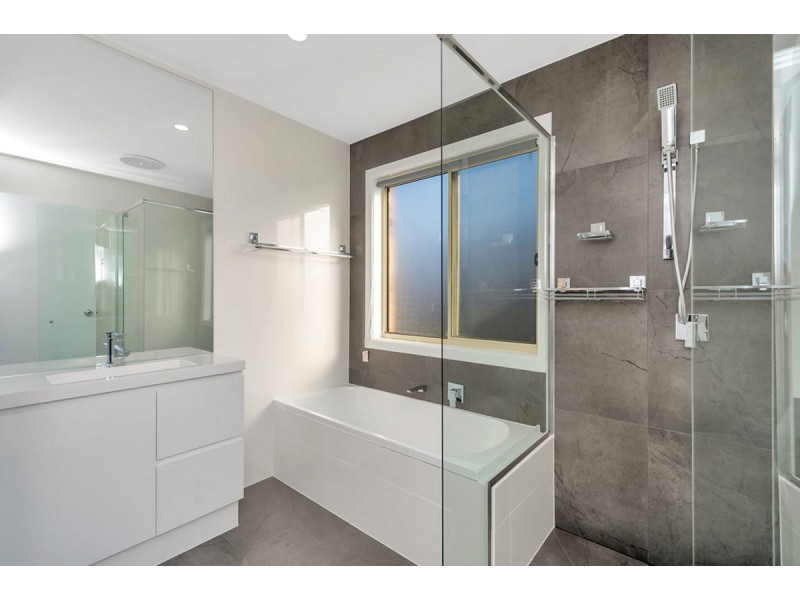 16 Linda Way, Upper Coomera QLD 4209