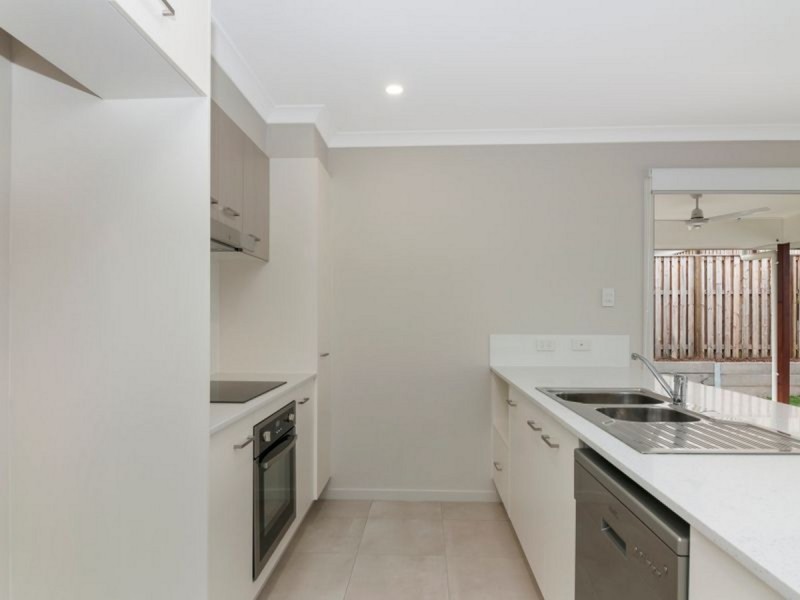 8 Cudmore Street, Pimpama QLD 4209