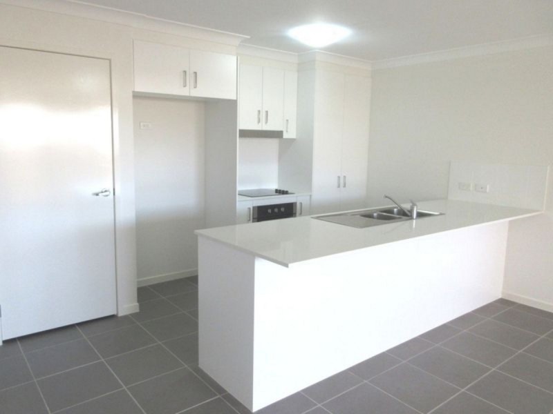 1/2 Milbrook Crescent, Pimpama QLD 4209