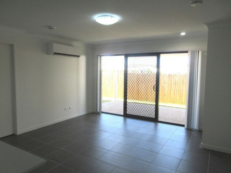 1/2 Milbrook Crescent, Pimpama QLD 4209