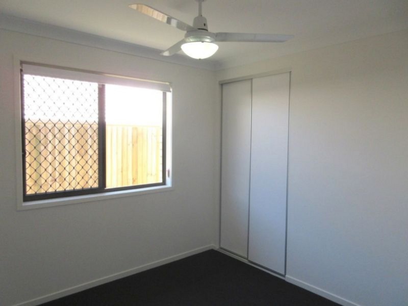 1/2 Milbrook Crescent, Pimpama QLD 4209