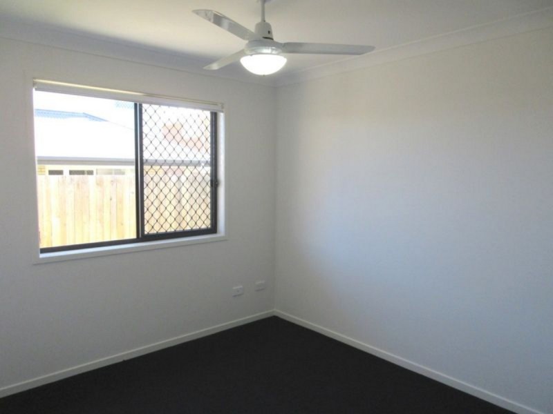 1/2 Milbrook Crescent, Pimpama QLD 4209