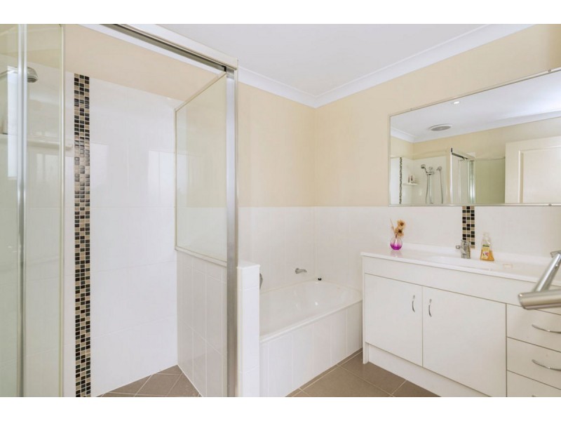 2/5 Freestone Drive, Upper Coomera QLD 4209