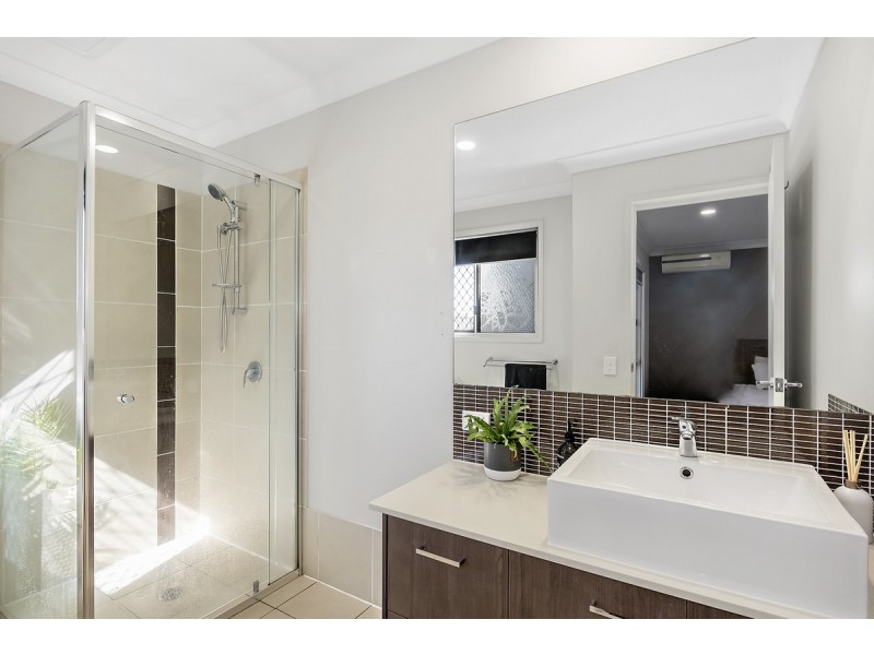 8 Raynuha Court, Ormeau QLD 4208