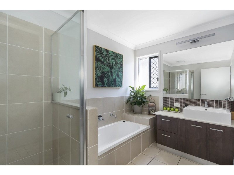 8 Raynuha Court, Ormeau QLD 4208