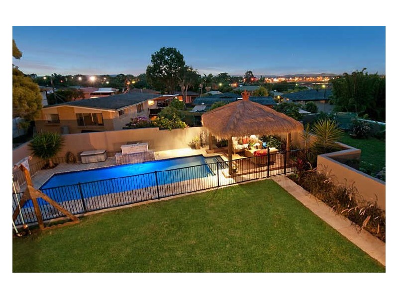 28a Ashbourne Tce, Biggera Waters QLD 4216