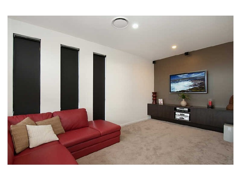 28a Ashbourne Tce, Biggera Waters QLD 4216