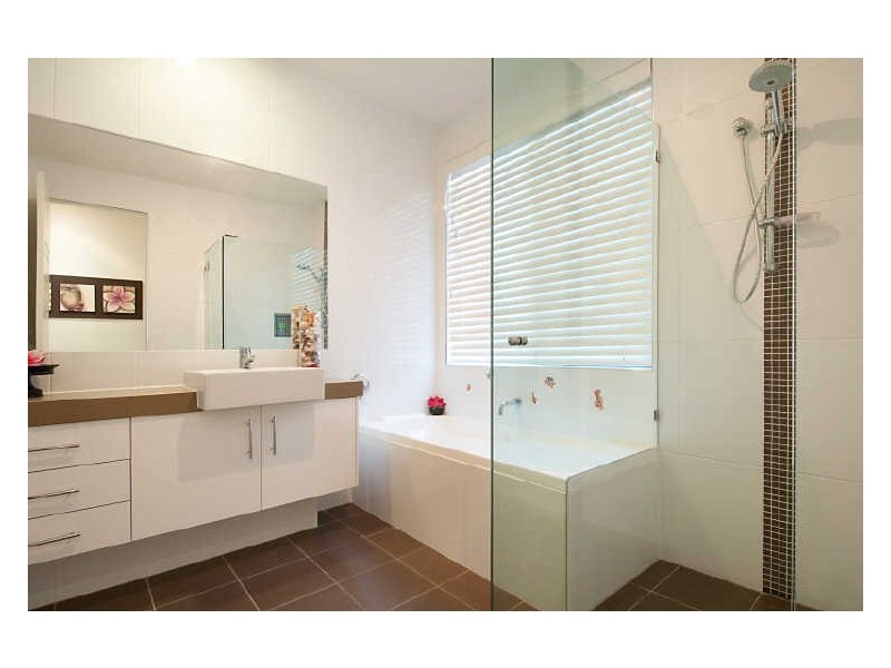 28a Ashbourne Tce, Biggera Waters QLD 4216