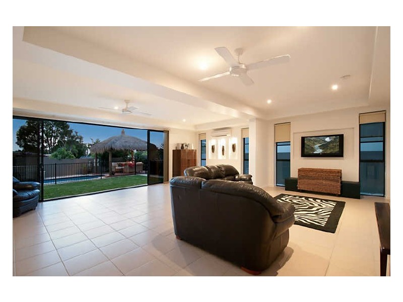 28a Ashbourne Tce, Biggera Waters QLD 4216