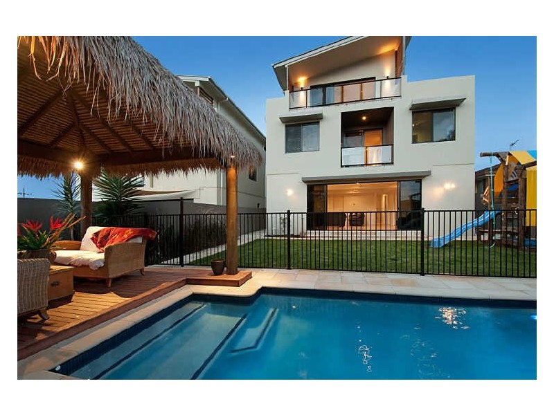 28a Ashbourne Tce, Biggera Waters QLD 4216