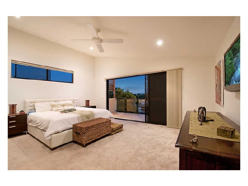 28a Ashbourne Tce, Biggera Waters QLD 4216