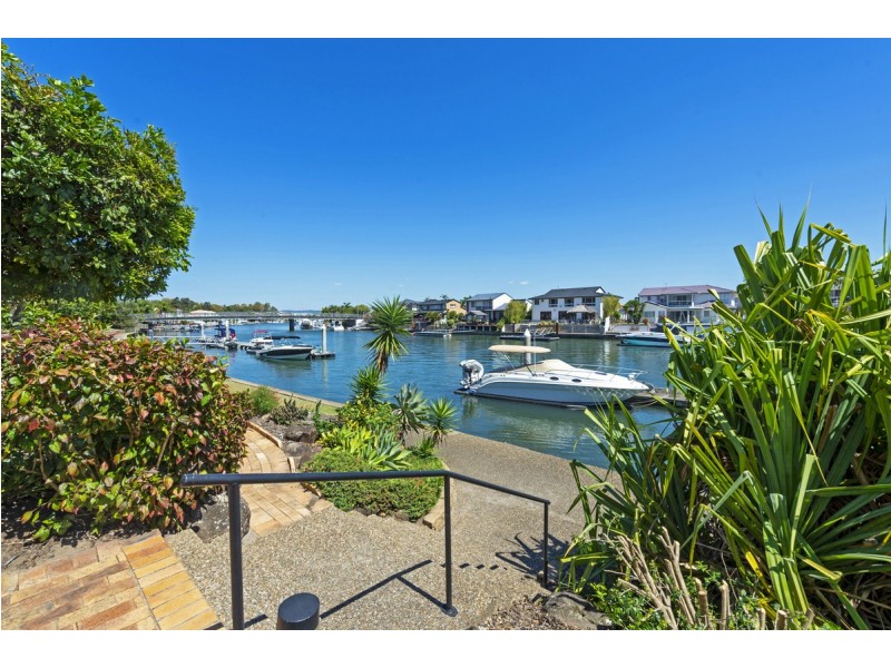 47/100 Morala Avenue, Runaway Bay QLD 4216