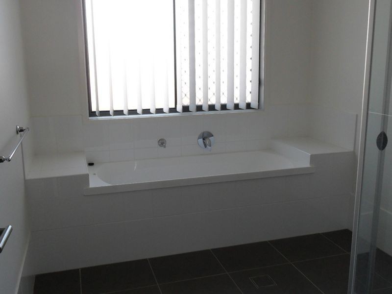 5 Scenic Circuit, Coomera QLD 4209