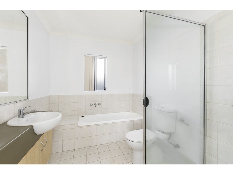 111/1 Sauvignon Parade, Upper Coomera QLD 4209