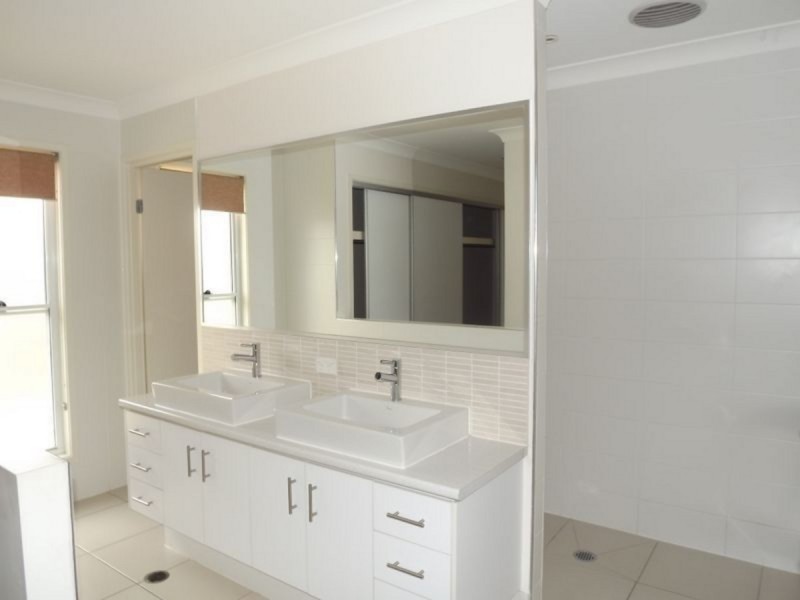 6 Runway Drive, Upper Coomera QLD 4209