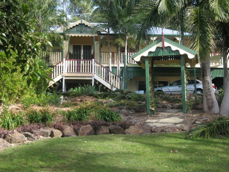 12 Centre Court, Oxenford QLD 4210