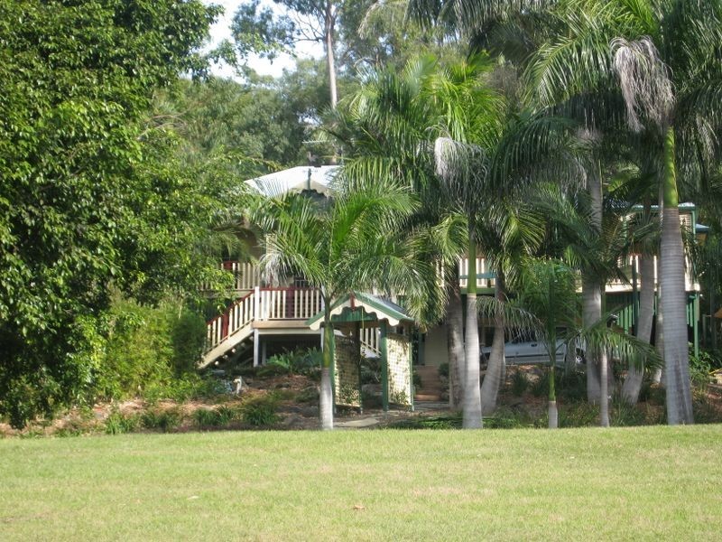 12 Centre Court, Oxenford QLD 4210