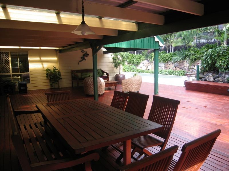 12 Centre Court, Oxenford QLD 4210