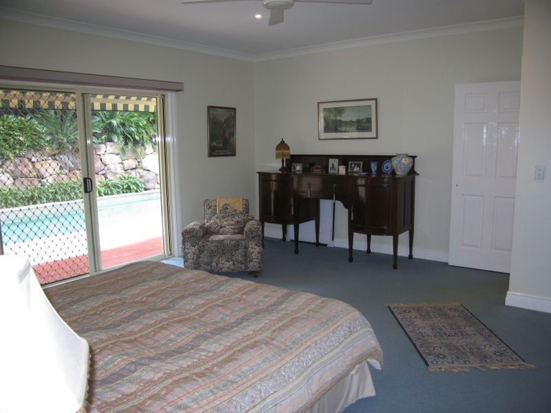 12 Centre Court, Oxenford QLD 4210