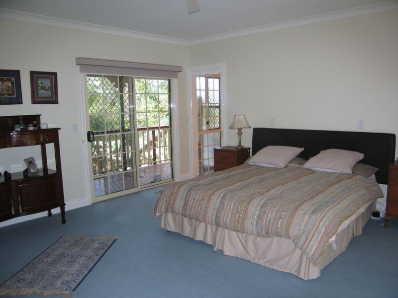 12 Centre Court, Oxenford QLD 4210