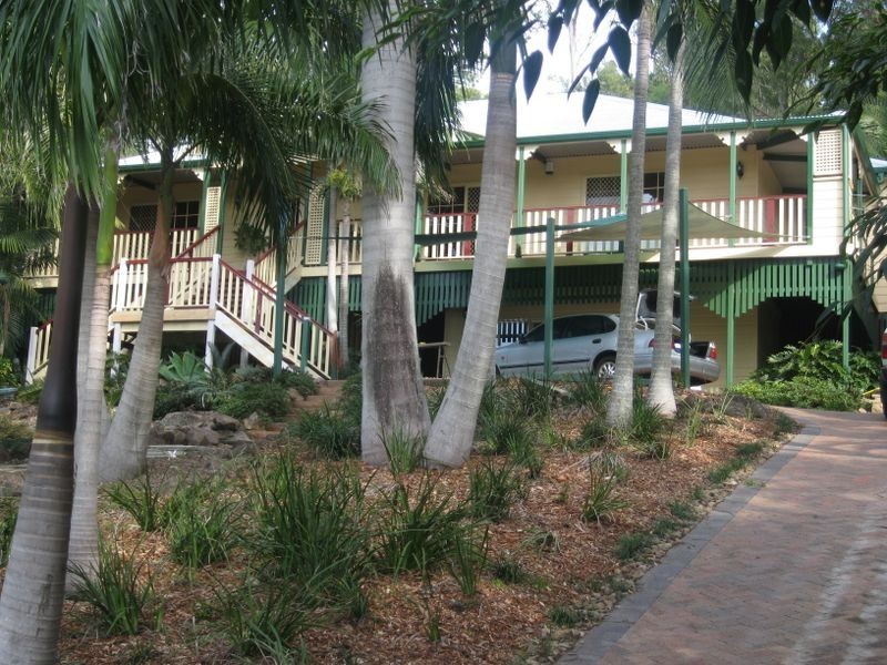 12 Centre Court, Oxenford QLD 4210