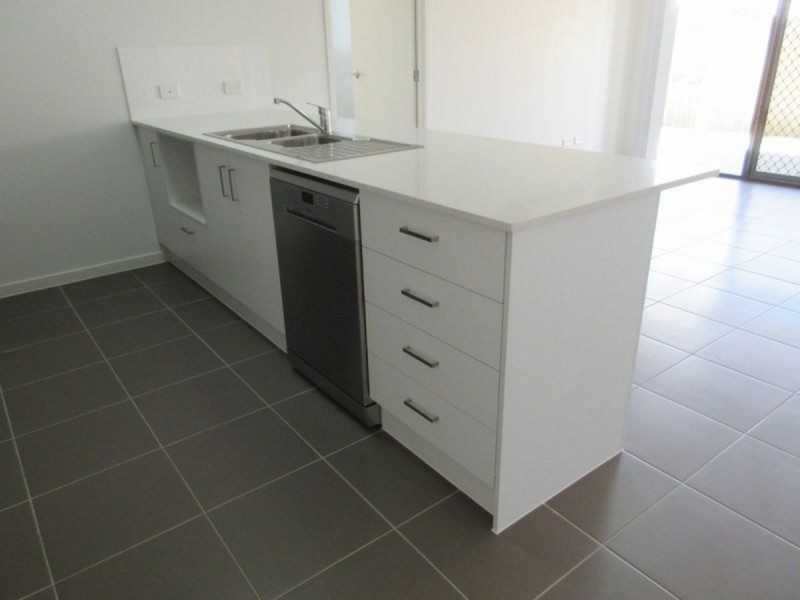 1/58 Milbrook Crescent, Pimpama QLD 4209