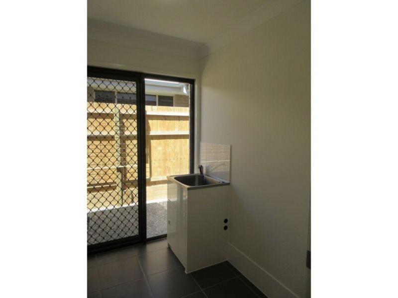 1/58 Milbrook Crescent, Pimpama QLD 4209