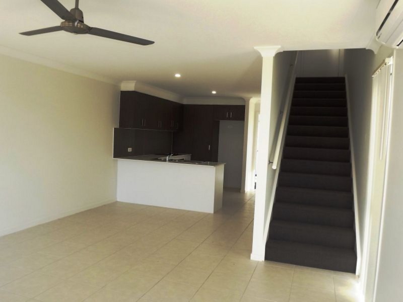 1/4 Rhiana Street, Pimpama QLD 4209