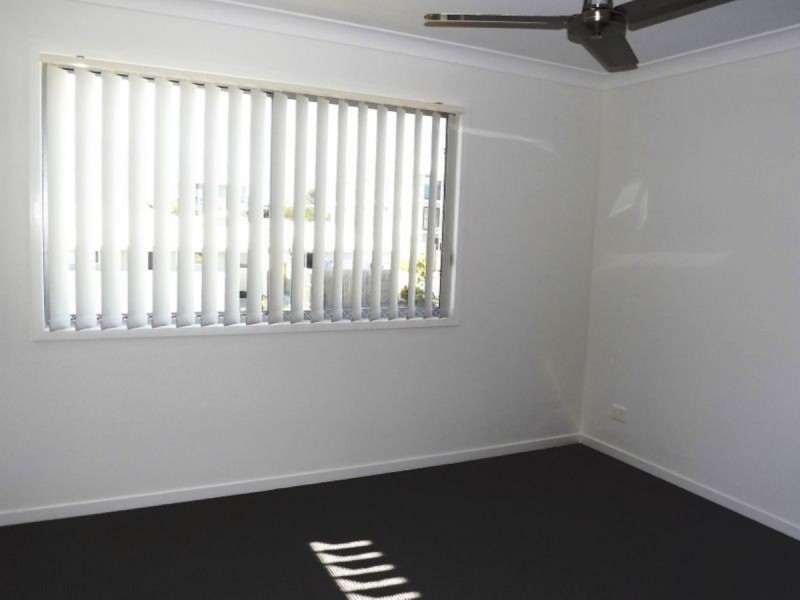 1/4 Rhiana Street, Pimpama QLD 4209