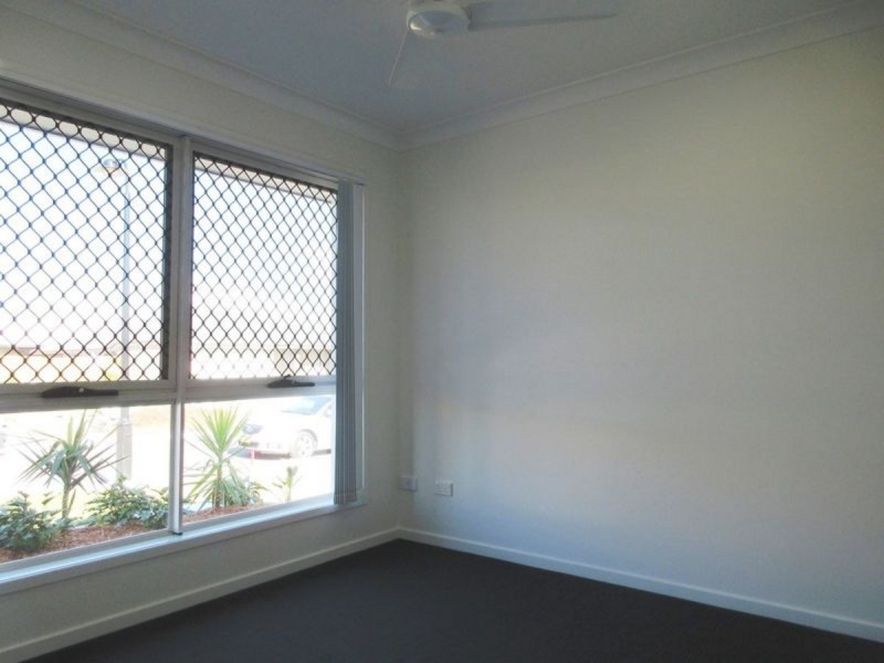 2/64 Milbrook Crescent, Pimpama QLD 4209