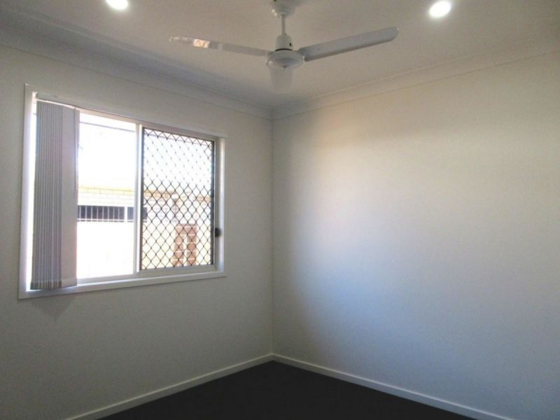 2/64 Milbrook Crescent, Pimpama QLD 4209