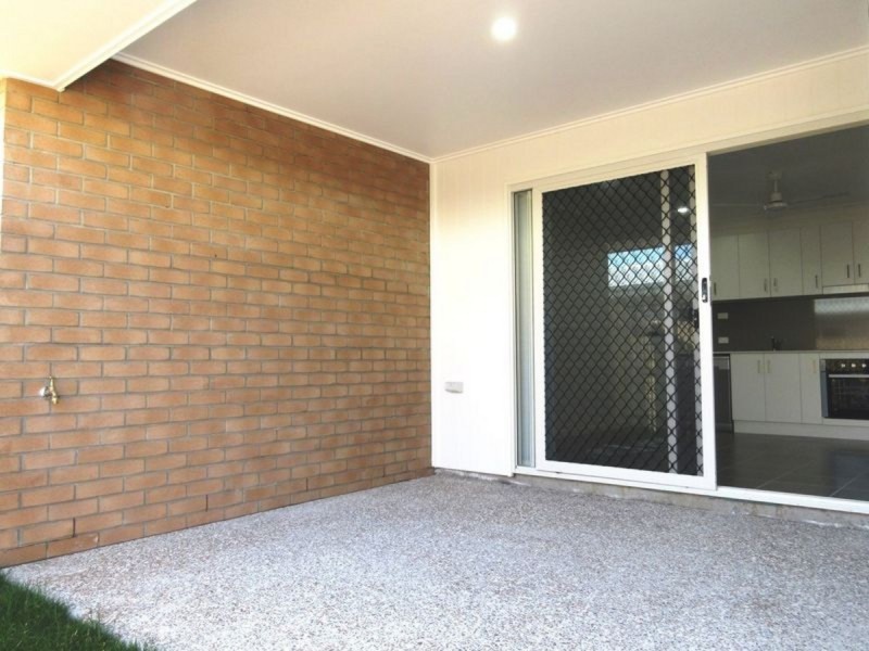 2/64 Milbrook Crescent, Pimpama QLD 4209