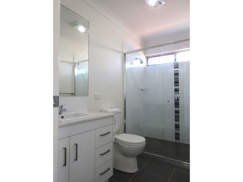 2/64 Milbrook Crescent, Pimpama QLD 4209